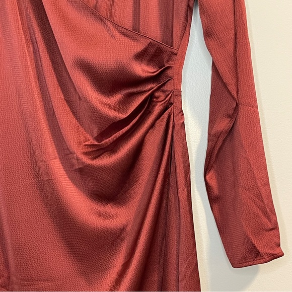 LUSH SIDE GATHER SATIN DRESS IN WINE M NWOT - Picture 6 of 8